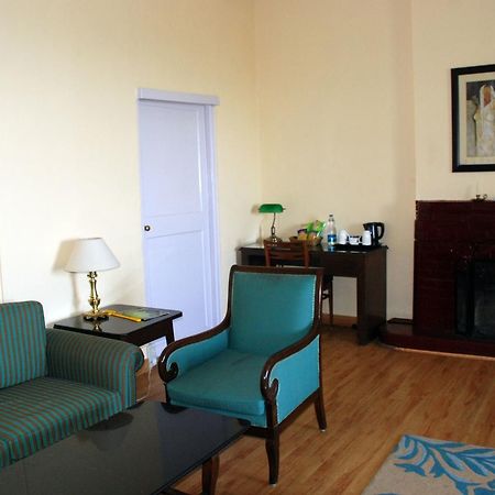 Alasia Hotel Kasauli Exterior photo