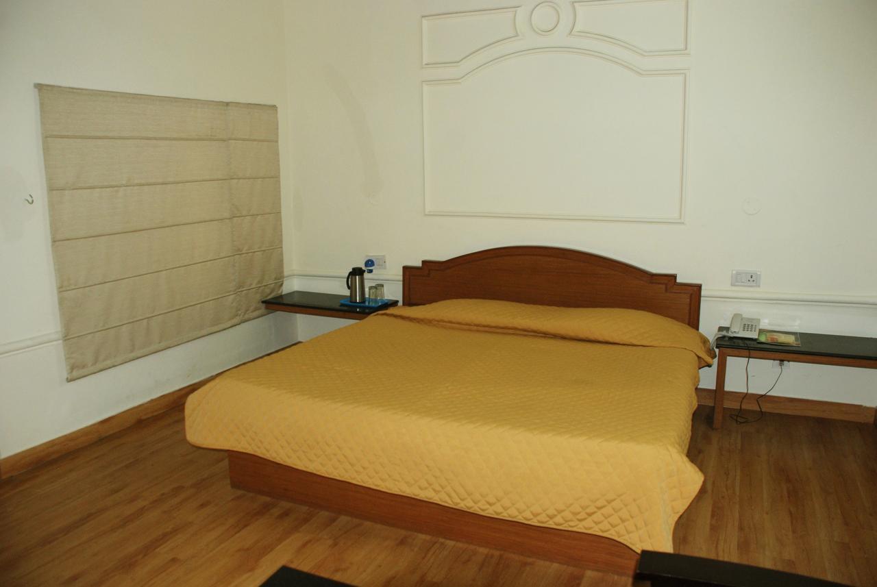 Alasia Hotel Kasauli Exterior photo