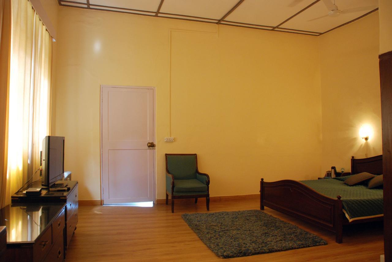 Alasia Hotel Kasauli Exterior photo